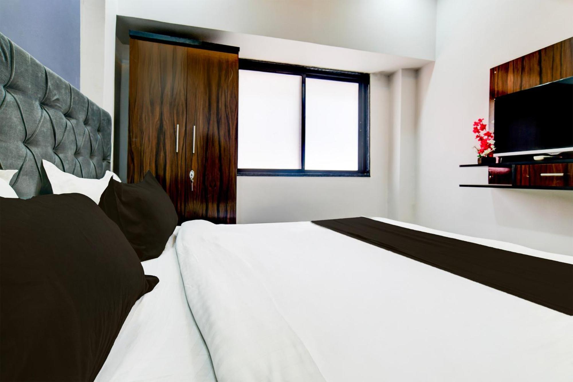 Super Hotel O D.V Near Medanta Hospital 印多尔 外观 照片