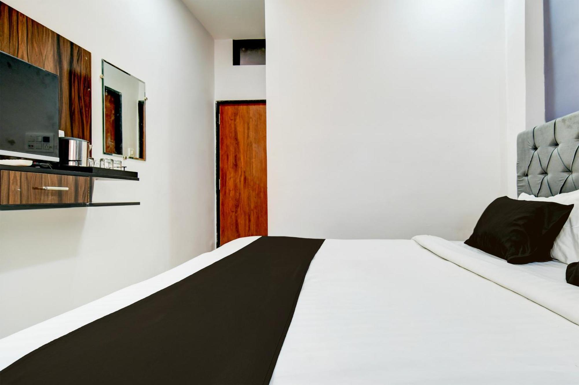 Super Hotel O D.V Near Medanta Hospital 印多尔 外观 照片